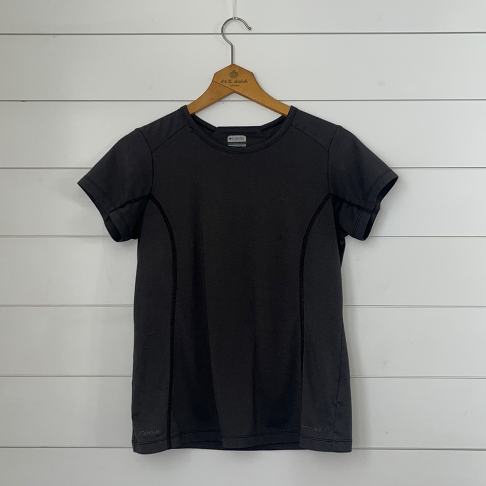 Columbia Women’s grey omni dry tee shirt